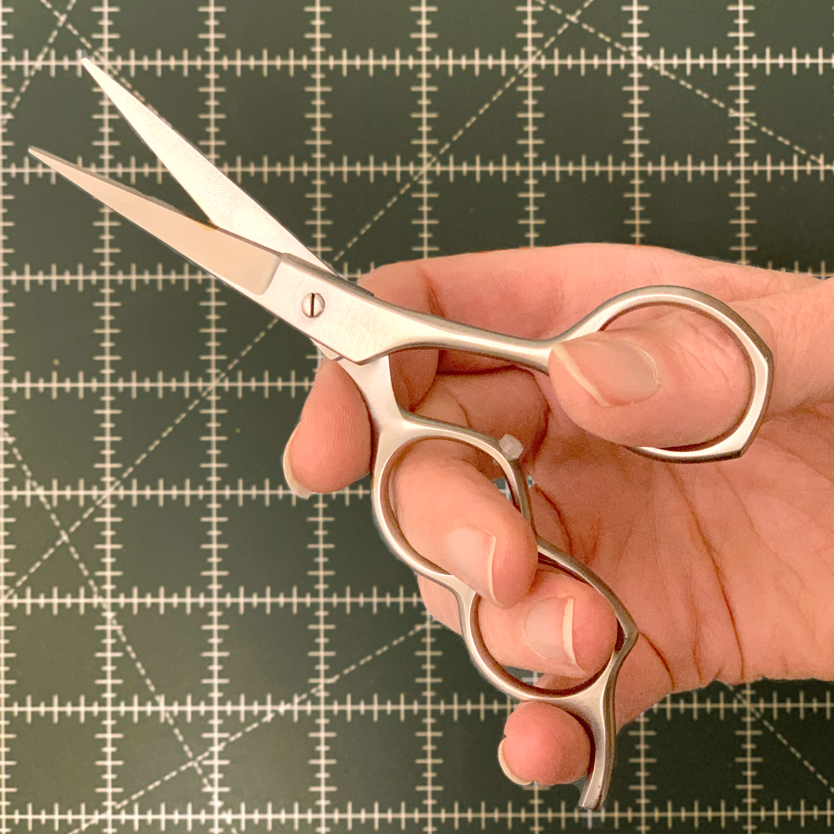 Apliquick three hole scissors small